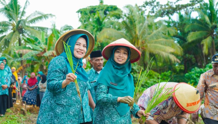 Ketua TP. PKK Halmahera selatan Puji 10 Program Pokok PKK Pelita.