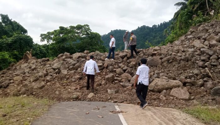Akses Lima Desa Terputus Akibat Longsor di Gane Barat Utara