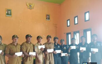 Pemdes Jibubu Salurkan Gaji Perangkat Desa dan BPD
