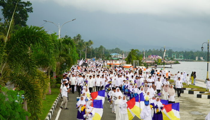 Dipimpin Bupati dan Wakil Bupati, Ribuan Warga Halmahera Selatan Meriahkan Pawai Tarhib Ramadhan