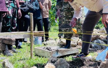 Kadis Perkim Halsel Ir. Ikbal Mustafa, ST., MT. Letakkan Batu Pertama RTLH TMMD Ke-128 di Mafa