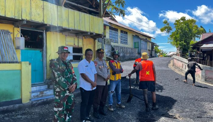 Camat Kayoa Bersama Kapolsek dan Babinsa Tinjau Pembangunan Jalan Hotmix, Ajak Warga Awasi Kualitas Pekerjaan